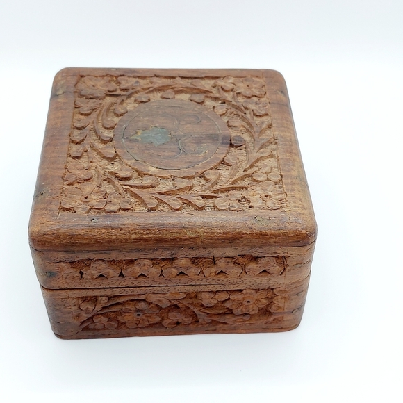 Vtg Hand Carved‎ Wood Jewelry Trinket Box Floral Design with Hinged Lid Carved - Picture 1 of 8
